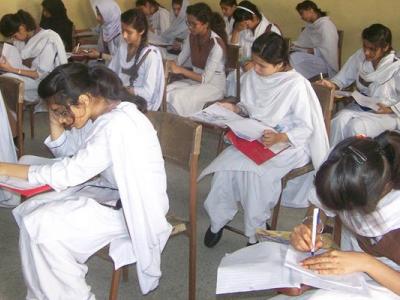 کورونا وائرس: سندھ میں میٹرک امتحانات ملتوی، تعلیمی ادارے 30 مئی تک بند