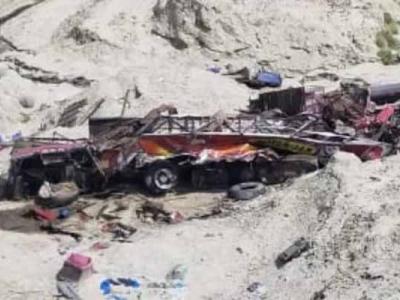 گلگت بلتستان: مسافر کوسٹر کھائی میں جاگری، 19 افراد جاں بحق
