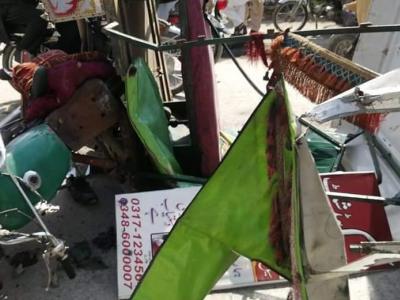 مرزا روڈ پر ٹریکٹر ٹرالی اور رکشے میں تصادم ،بچی جاں بحق،4افراد زخمی 