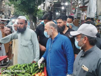 اٹک، سید یاور بخاری کا موجودہ صورتحال کا جائزہ لینے کیلئے بازار کا دورہ 