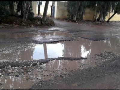   پنڈی گھیب شہر کی سڑکیں خستہ حالی کا شکار، پیدل چلنا محال 