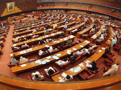 فواد چوہدری،عامر کیانی،زرتاج گل سمیت کئی اراکین اسمبلی کی رکنیت معطل ‎